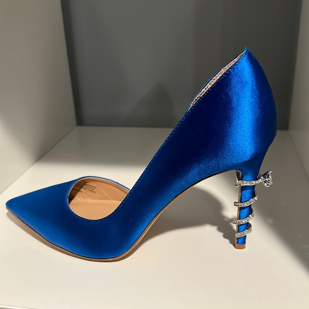 Used as my “something blue” for my wedding. Only used for about 2 hours.